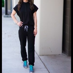 Fig XXS black Raphaela scrub top